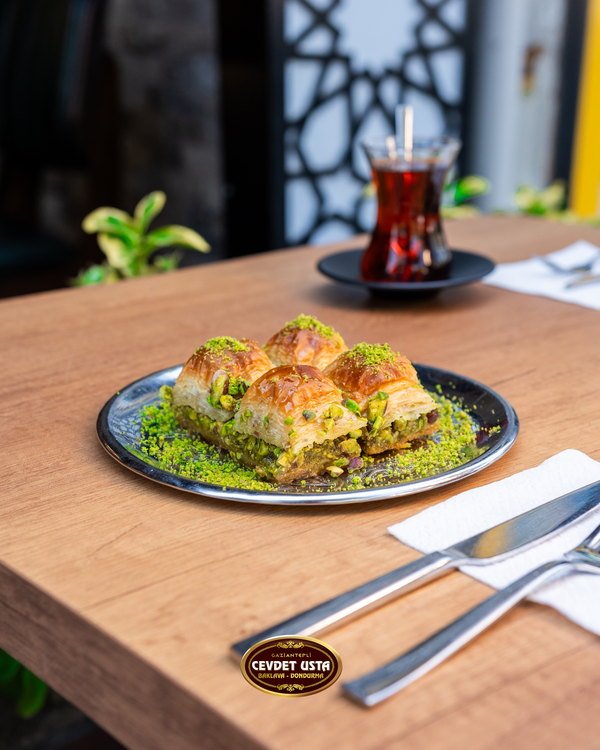 Fıstıklı Sade Yağlı Kare Baklava — Gaziantep'li Cevdet Usta